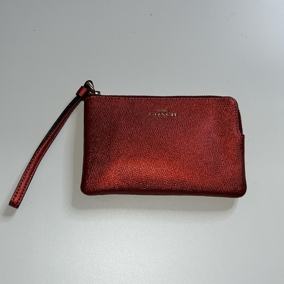 ❤️Coach Corner Zip Wristlet Crossgrain Leather Metallic Red - Picture 3 of 10